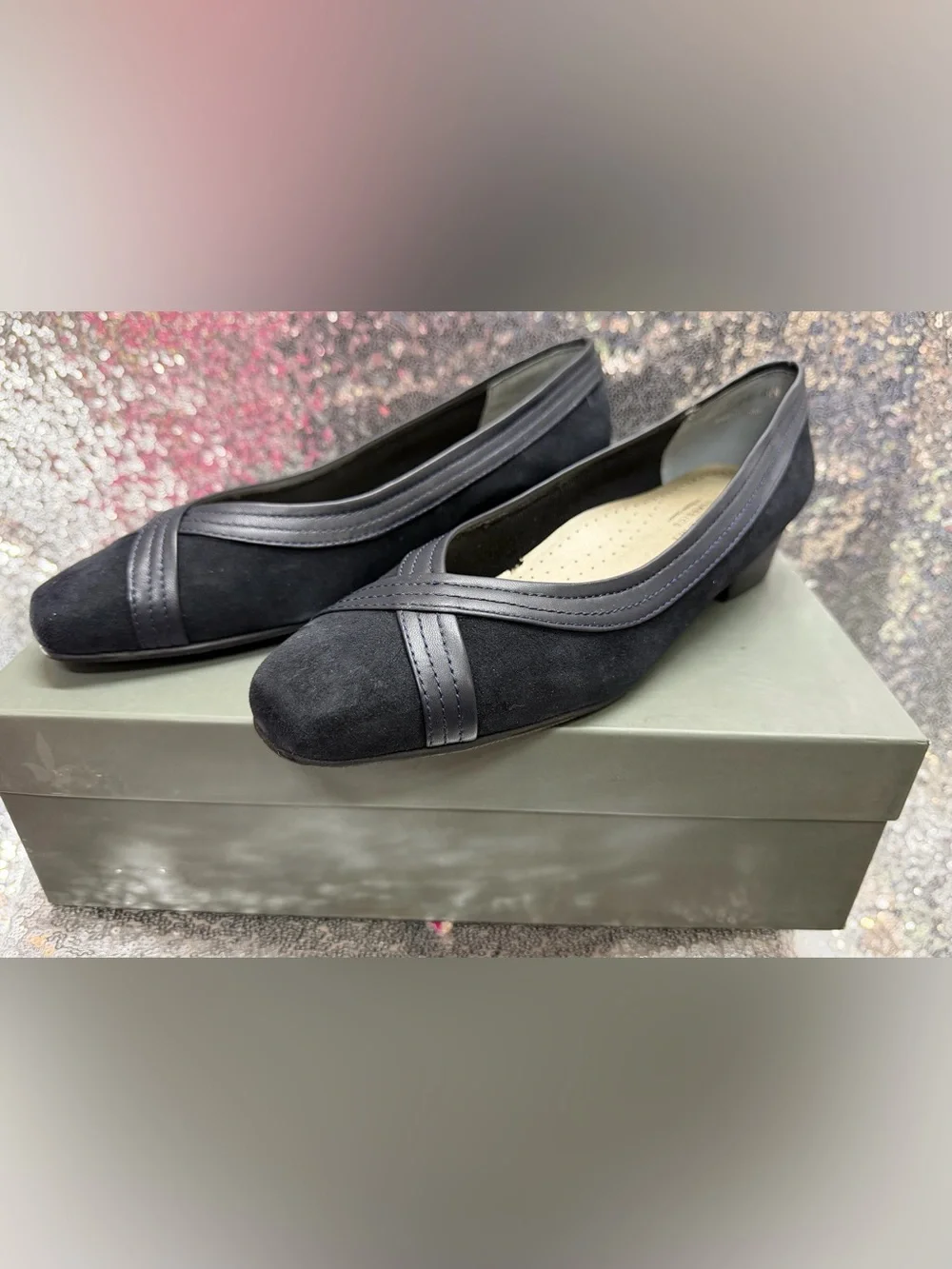 Women’s Black Suede Low Heel, size 6N, NWT